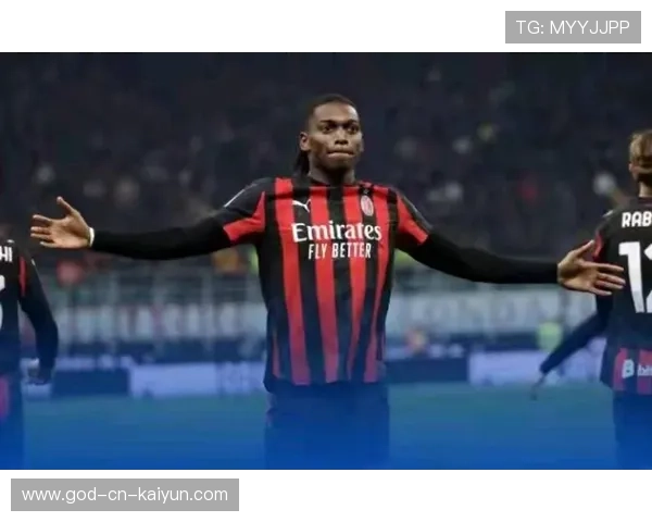 AC米兰左路肋部渗透，莱奥倒三角助攻完美